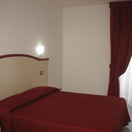 Nelson Hotel Alba Adriatica Esterno foto