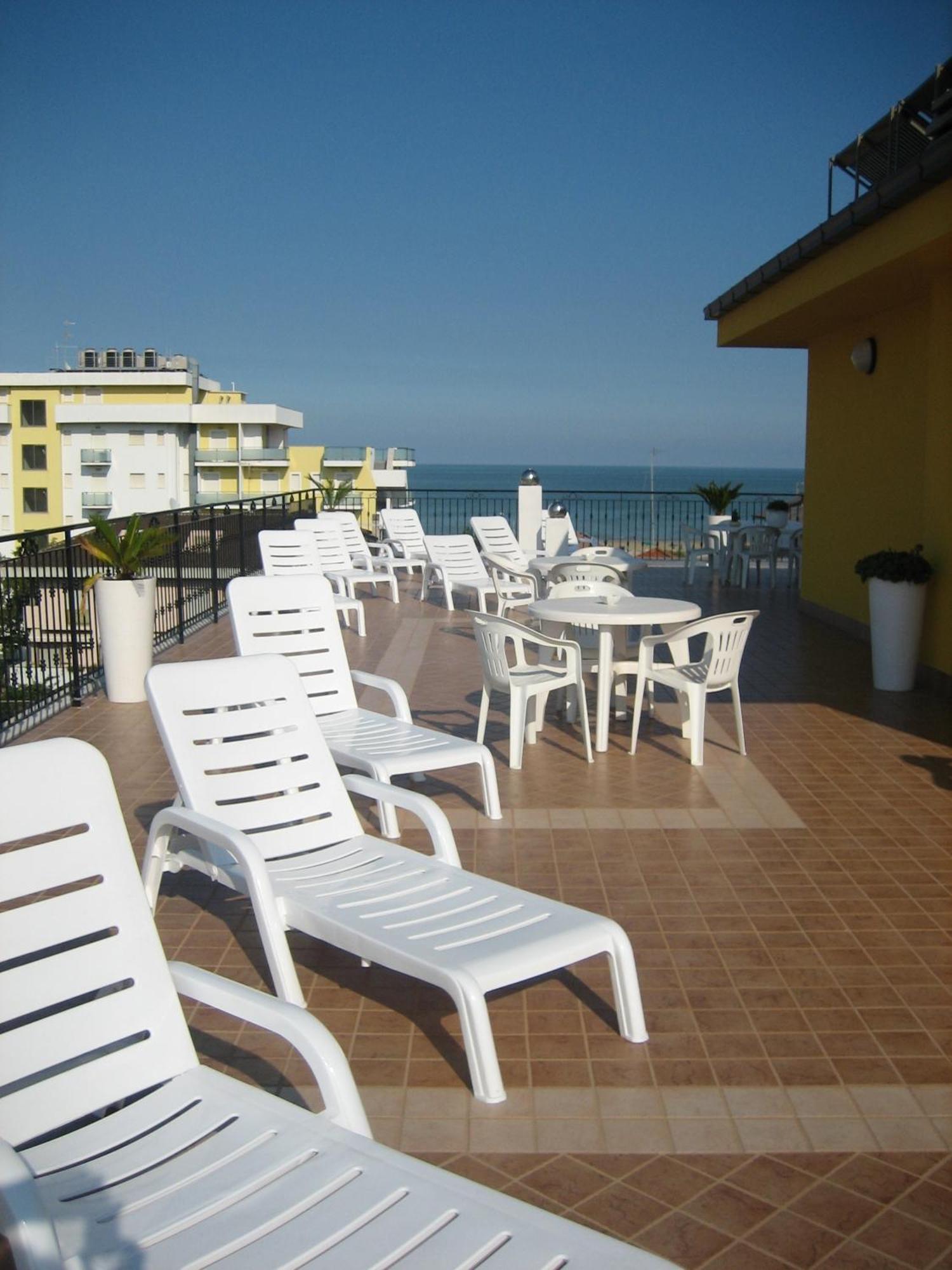 Nelson Hotel Alba Adriatica Esterno foto